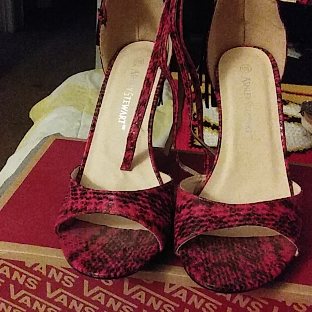 Shoes - Picture 2 of 3